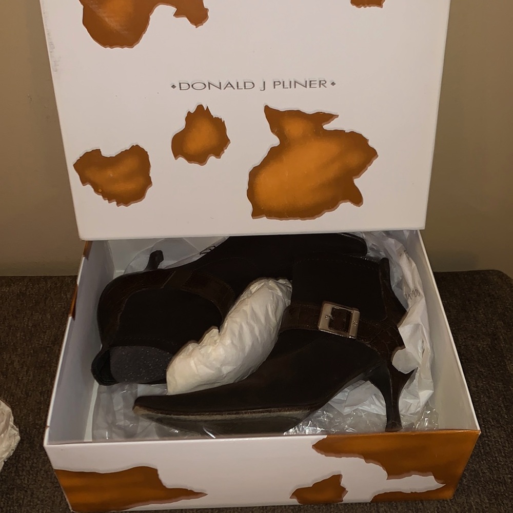 Donald J Pliner Low Rise Heeled Boots